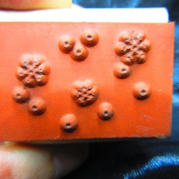 Snowflakes Rubber Wood Mounted Stamp 1.25" X 1" - Picture 2 of 3